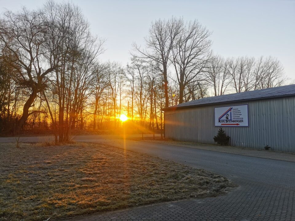 Sonnenaufgang Sonnenaufgang über dem Firmengelände